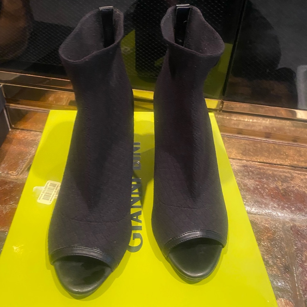 Gianni Bini black bootie size 8.5